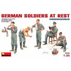 Німецькі солдати на відпочинку