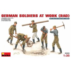 Німецькі солдати на роботі